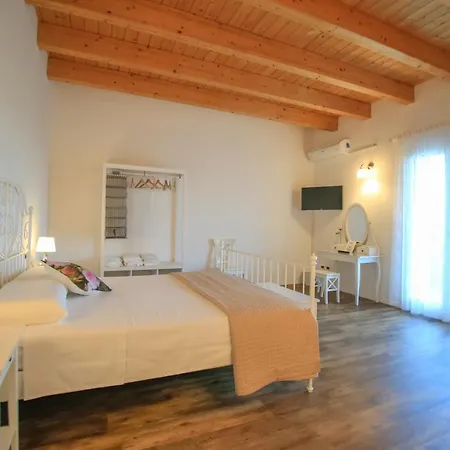Dimora Rossipinti Bed & Breakfast