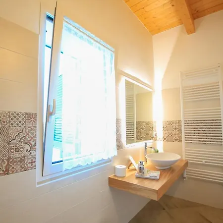 Dimora Rossipinti Bed & Breakfast 3*