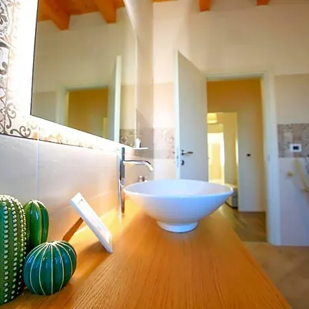 Bed & Breakfast Dimora Rossipinti 3*