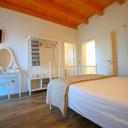 Bed & Breakfast Dimora Rossipinti 3*