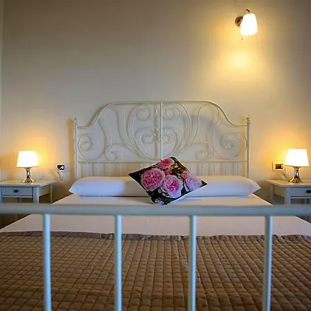 Bed & Breakfast Dimora Rossipinti 3*