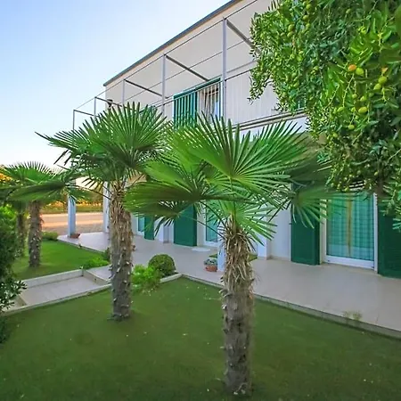 Bed & Breakfast Dimora Rossipinti 3*